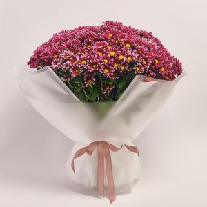Bouquet of purple chrysanthemums